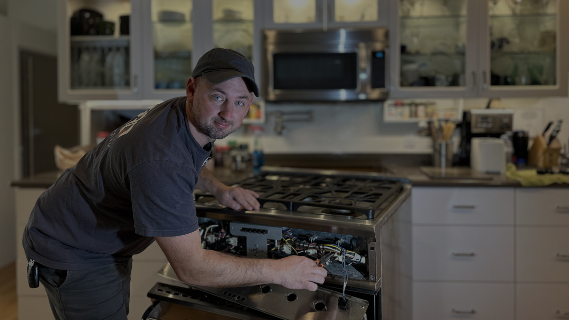 SRQ-appliance-repair-oven-smoking-or-smells-like-burning-in-sarasota