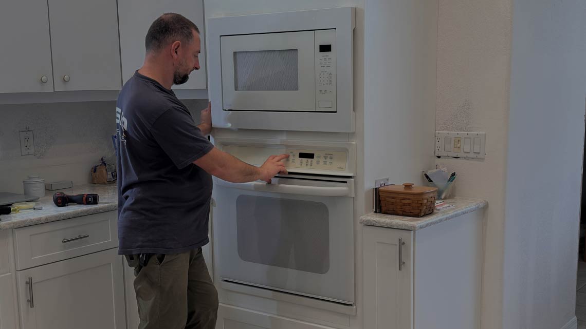 SRQ-appliance-repair-oven-door-won-t-close-in-sarasota